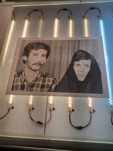 پرینت از عکس bart01 رو روی میز نور چسبوندم